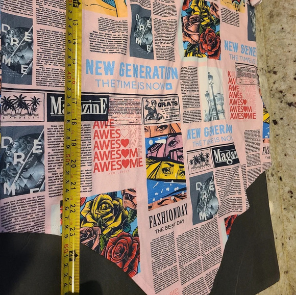 Newspaper print women's top short sleeve sz .1X tie in front - Picture 6 of 8